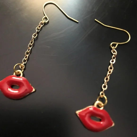 Kissy Lips dangly earrings. - Picture 3 of 9